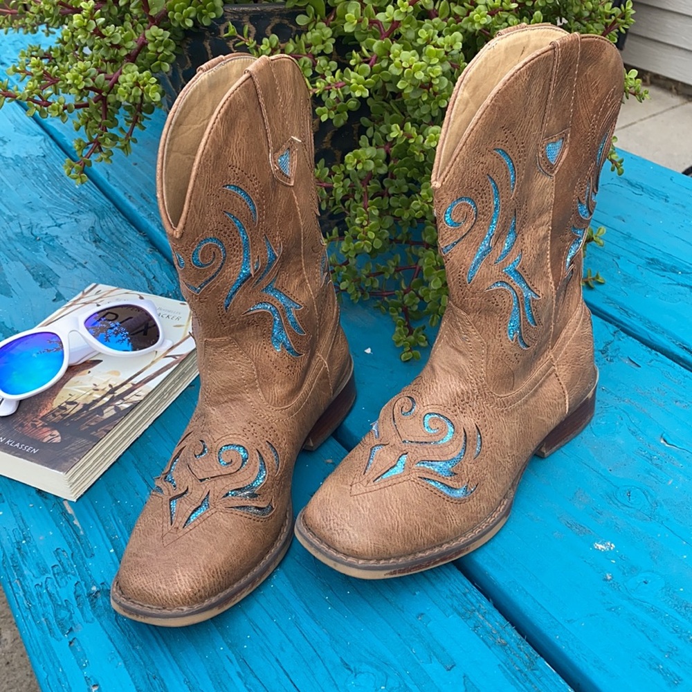 Girls cowgirl boots